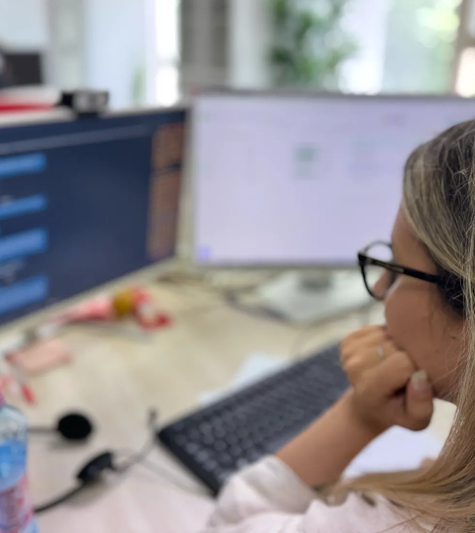 Work as an OnlyFans Chatter | Join AROA and Boost Your Earnings